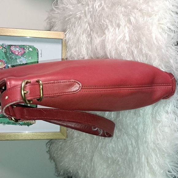 Coach  Vintage USA 9806 Slim Bucket Equestrian Red Leather Legacy Shoulder Bag - Picture 4 of 15